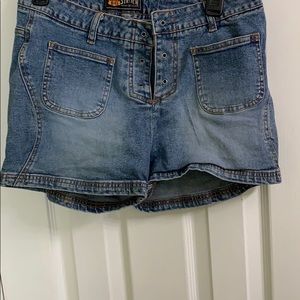 Short jeans